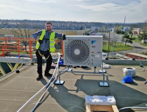 Klimatyzator Daikin montaż agregatu na dachu